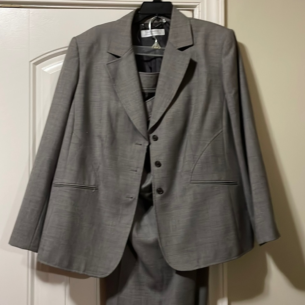 🥰PLUS SIZE🥰 WOMAN’s BUSINESS SUIT‼️